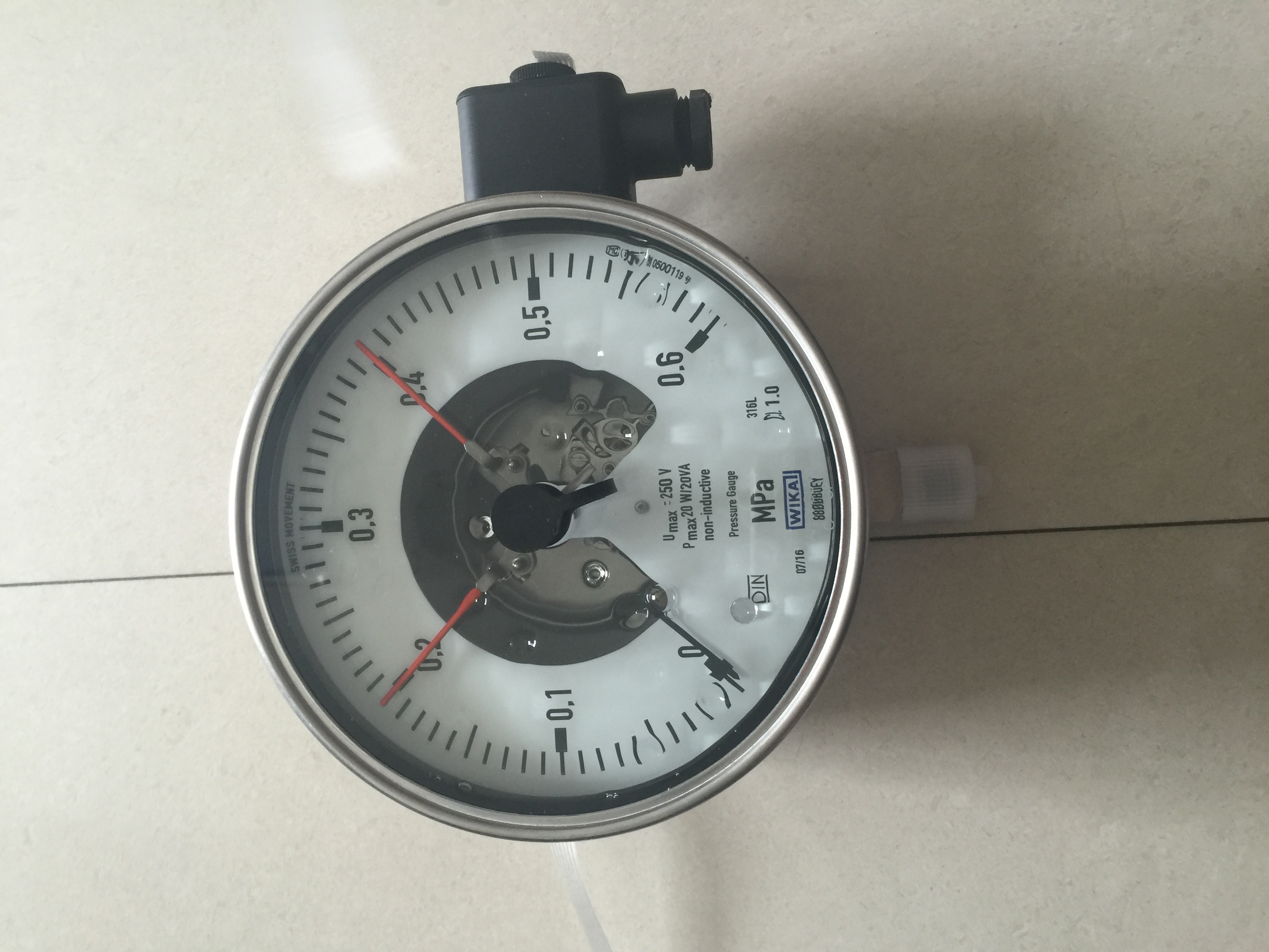  wika pressure gauge with electrical contacts